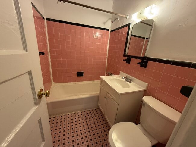 Building Photo - 28 Grove St