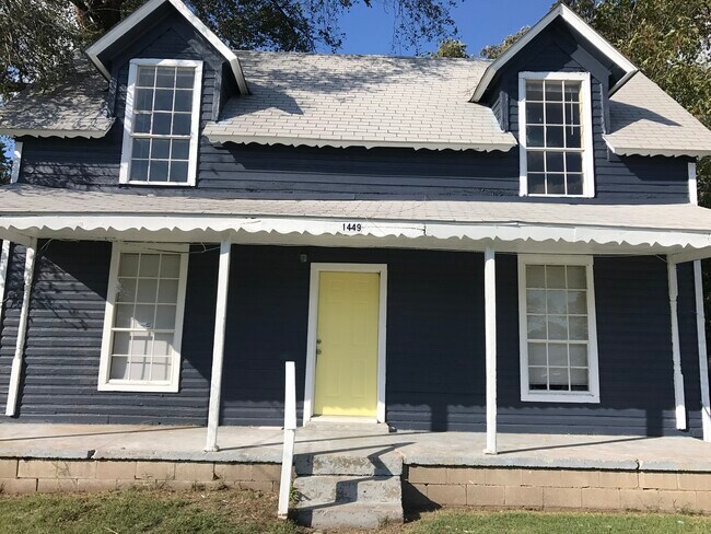 Building Photo - 1449 SW 13th St