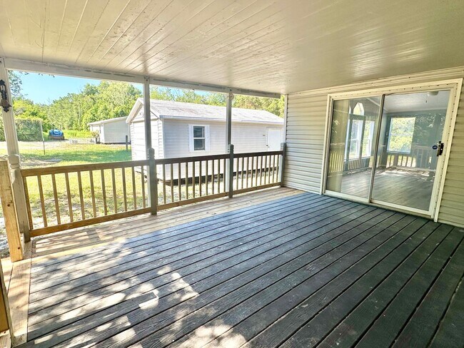 Foto del edificio - Privacy and Space in this 3/2 Home at the ...