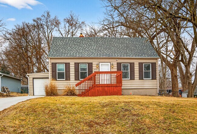 Foto del edificio - LARGE BACKYARD!! 3 Bedroom, 2 Bathroom Home In Urbandale!