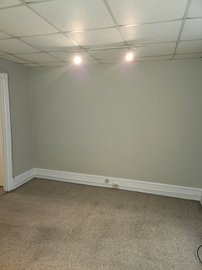 Building Photo - 132 Clymer St