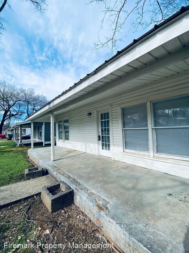 Building Photo - 3 br, 1 bath House - 209 E. 16th Street