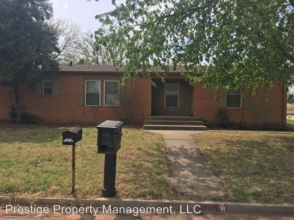 3 br, 2 bath House 2005 W 7th Pl House Rental in Elk City, OK