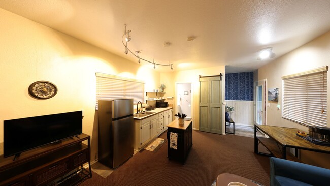 Foto del edificio - Studio - 1 Bath - Utilities Included - Shared Laundry