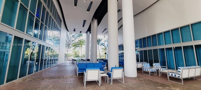 Foto del edificio - 185 SW 7th St