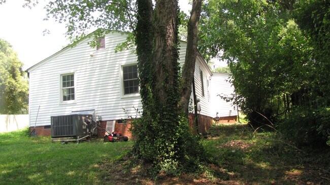 Foto del edificio - Charming 3 Bedroom, 1 Bathroom Home