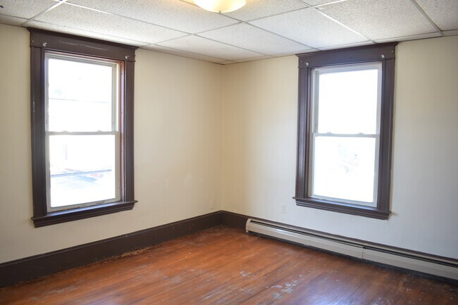 Bedroom 1 - 27 Cook St