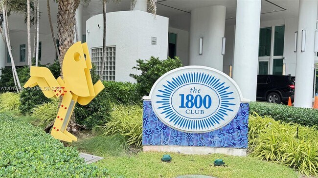 Building Photo - 1800 N Bayshore Dr