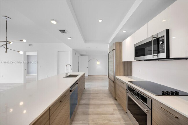 Foto del edificio - 121 NE 34th St