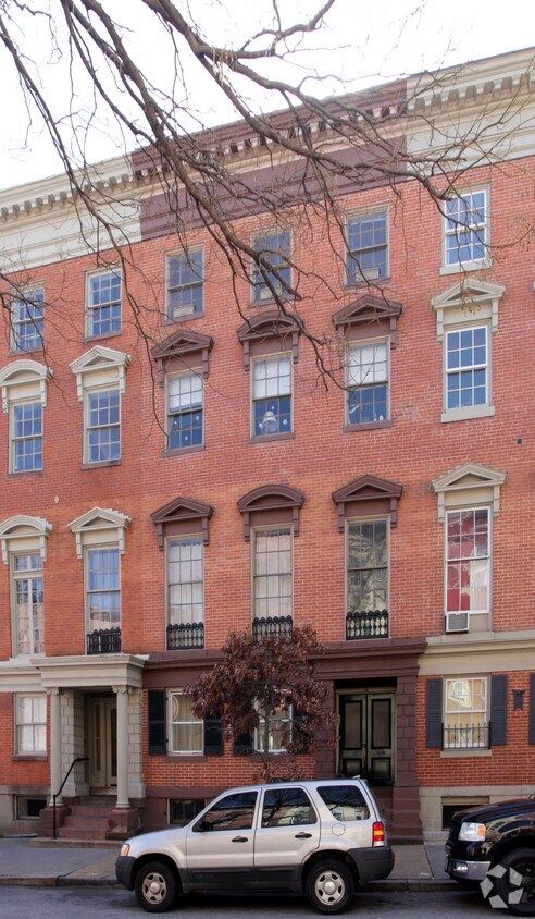 Primary Photo - 11 E Read St