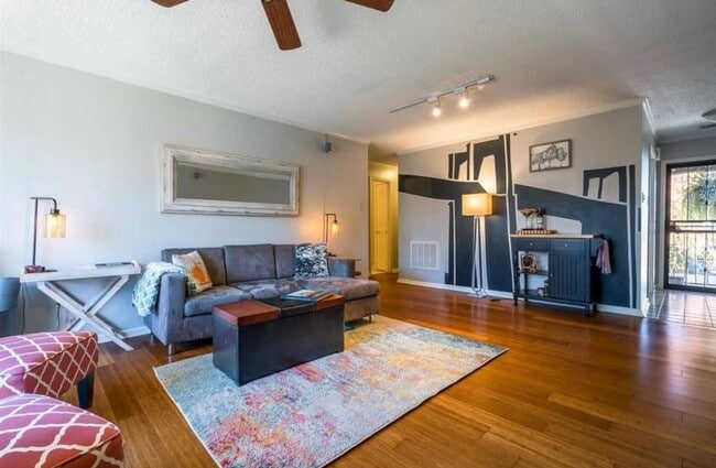 Building Photo - 2Bd/1Ba Condo