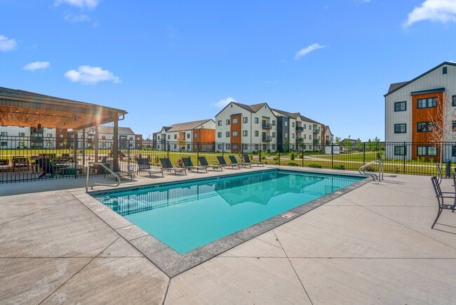Building Photo - Silverbrook Apartments