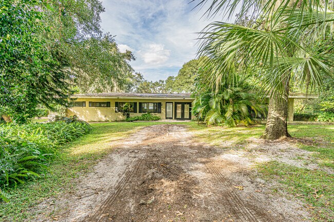 Building Photo - 2 Perry Ln