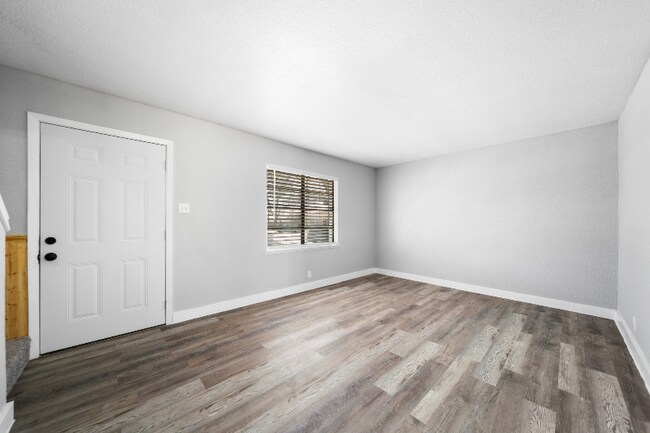 Building Photo - 943 North