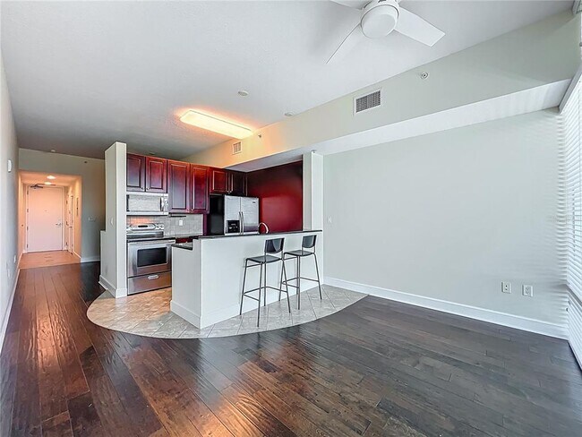 Foto del edificio - 101 S Eola Dr