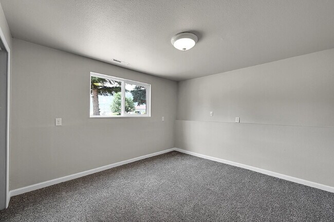 Foto del edificio - $2,195.00, 4 bed, 2 bath, located on Color...