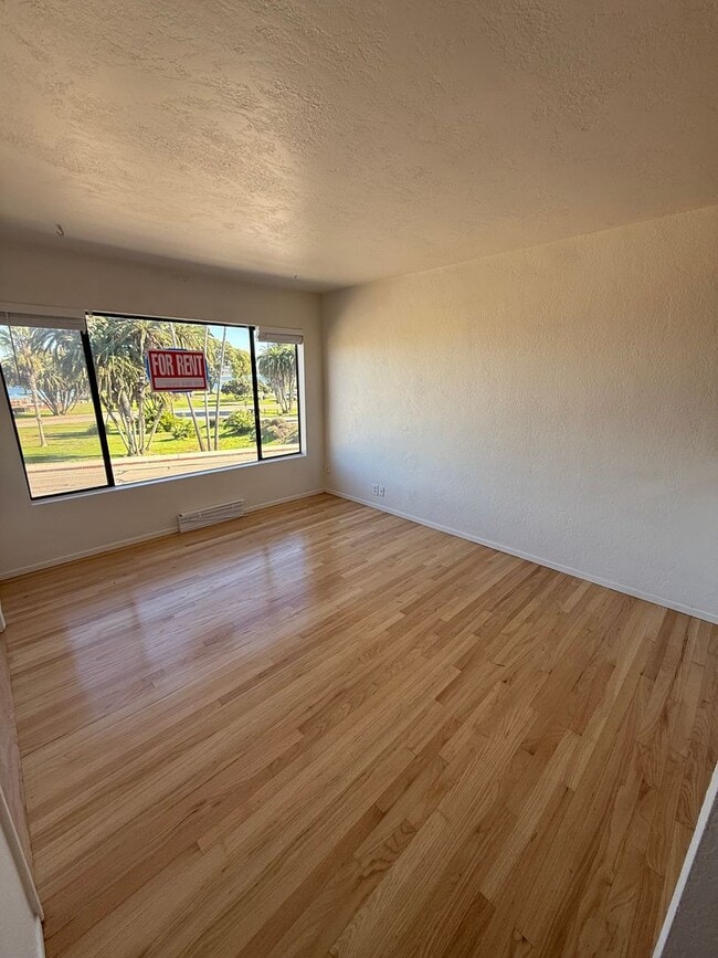 Building Photo - 3702-10 Crown Point Dr