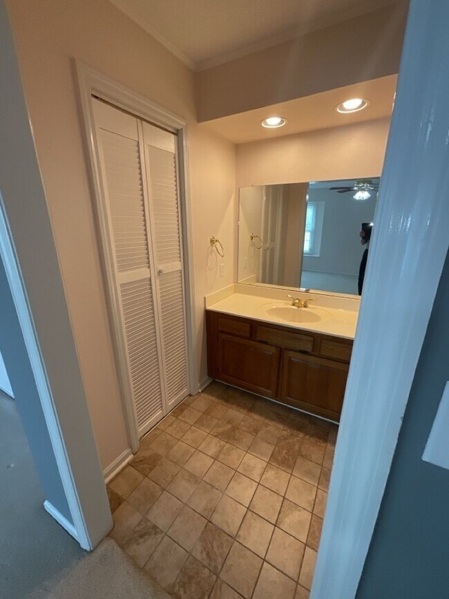 Building Photo - Nice 4 Bedroom, 2 Bath Home - 225 Audubon Dr.