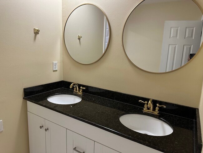 Building Photo - 617 Legendre Dr