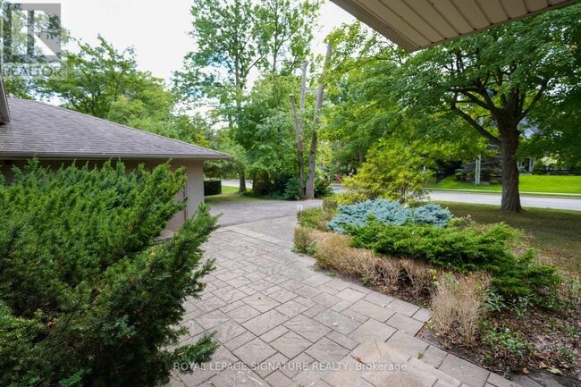 Building Photo - 169 Maple Grove Dr