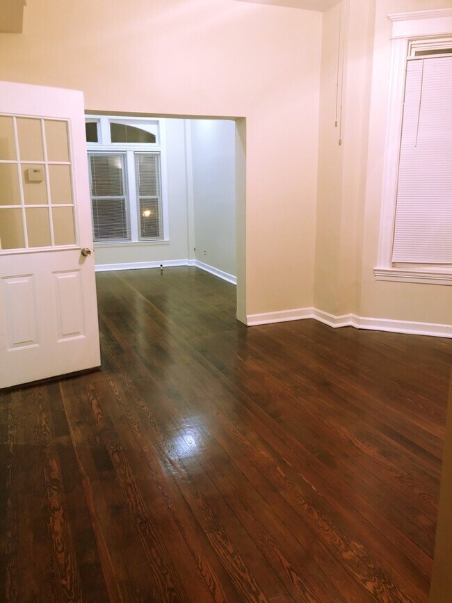 Foto del edificio - 1226 N Maplewood Ave