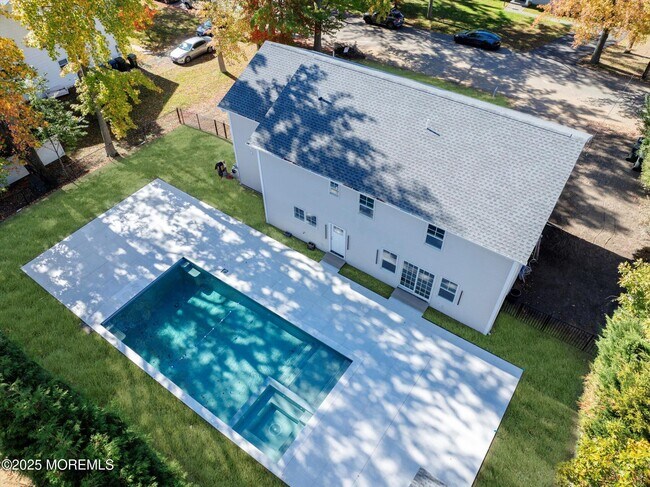 Foto del edificio - 243 Woodcrest Rd