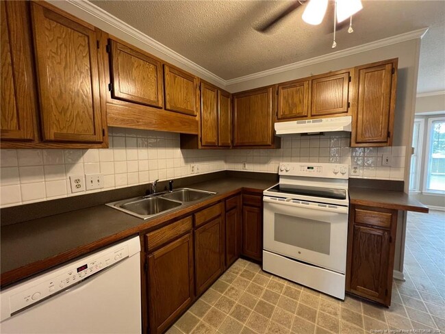 Foto del edificio - 2390 Riverchase Pl
