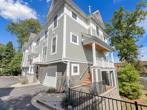 Building Photo - 415 N President St