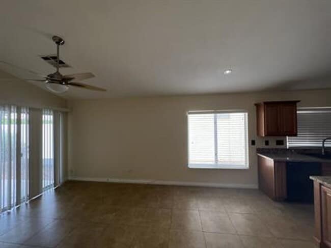 Building Photo - Great Single Story in Silverado Ranch Area