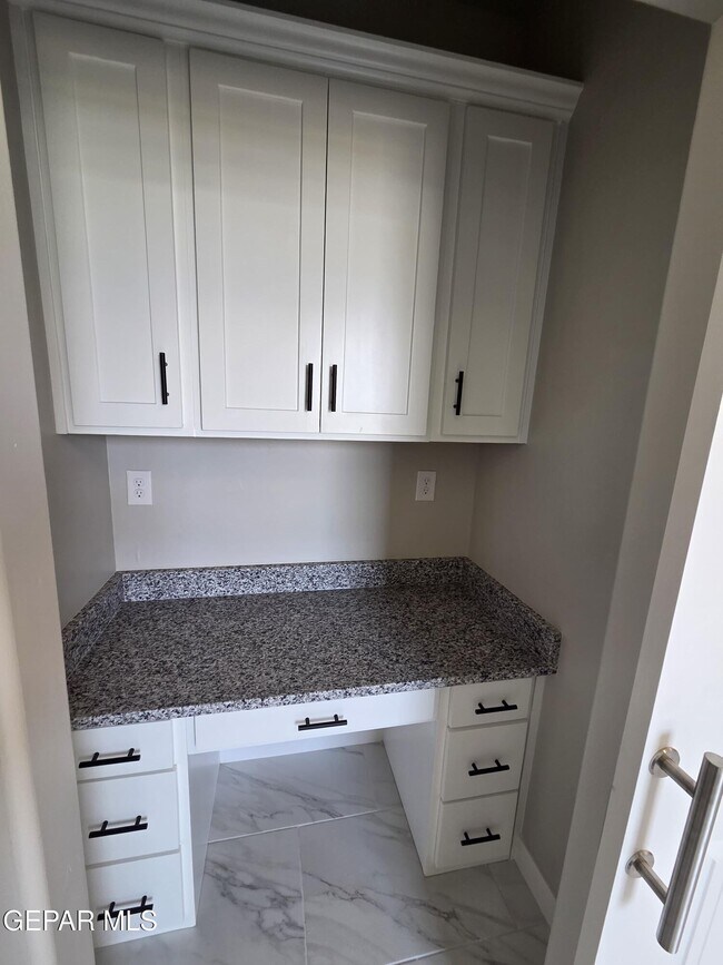 Building Photo - 3032 San Jenaro Dr