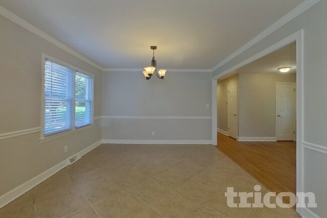 Building Photo - 7133 Starvalley Dr