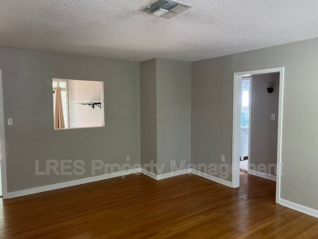 Photo - 625 Bryn Mawr St House