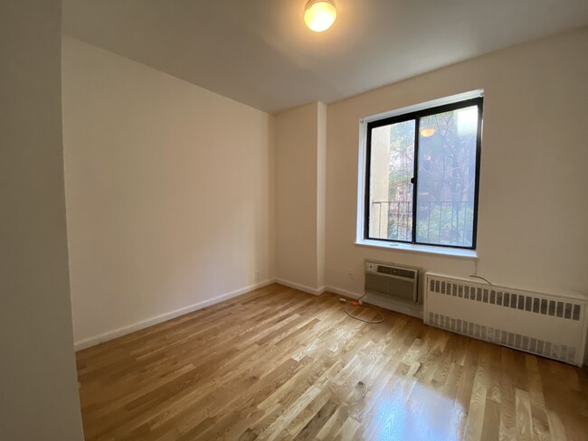 Plano de planta - 418 East 81st Street