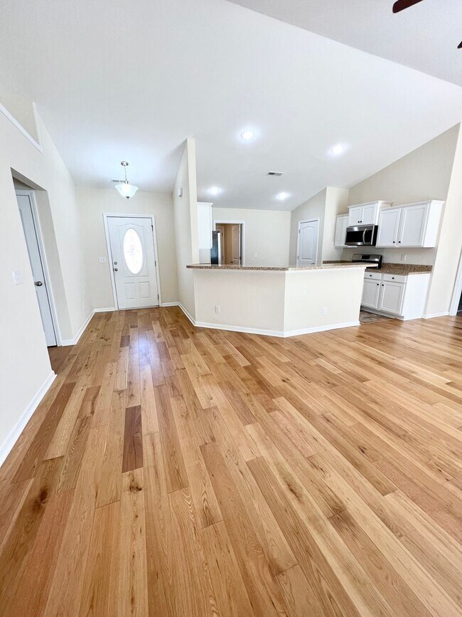 Foto del edificio - Beautiful home in Woodland Lakes! Extended...