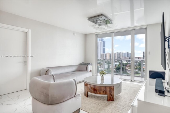 Foto del edificio - 330 Sunny Isles Blvd