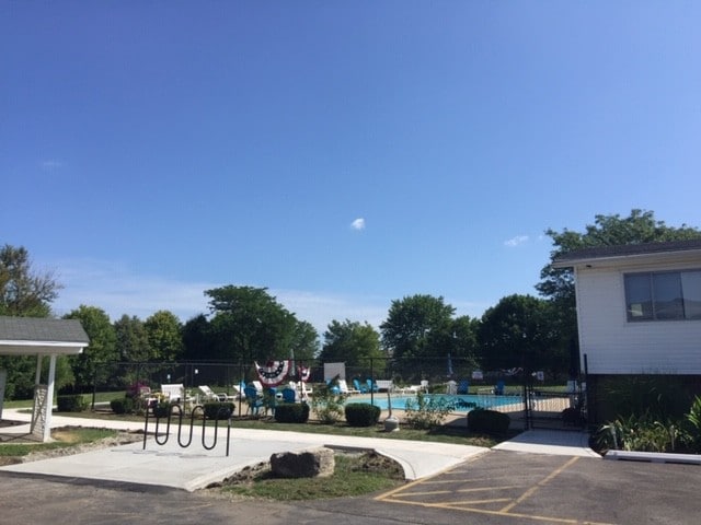 Piscina - Willow Run of Crest Hill