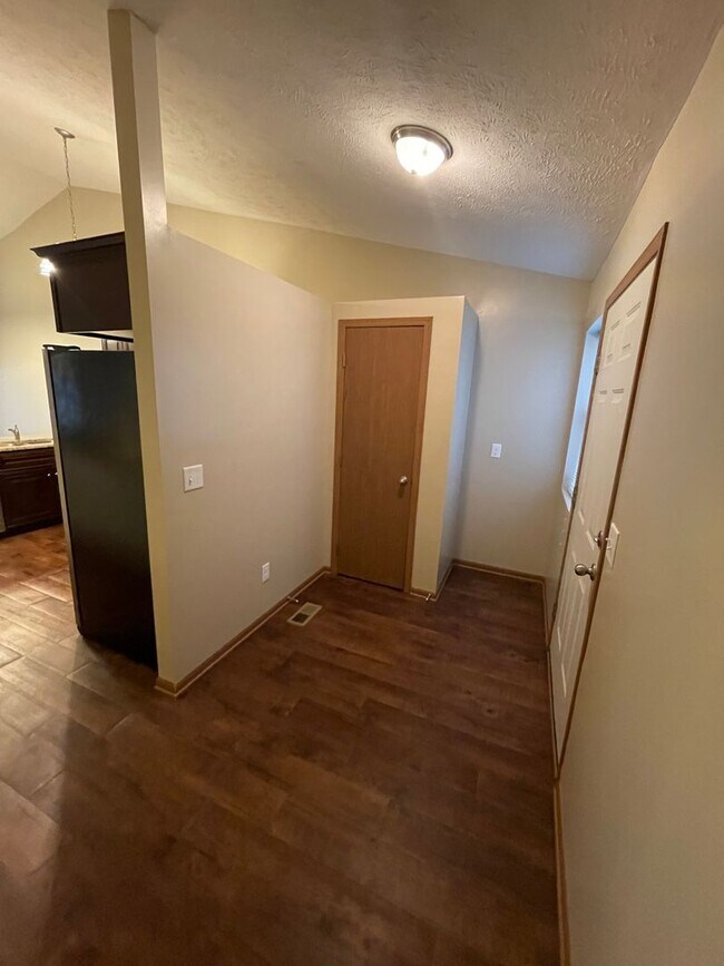 Building Photo - 2644-48 W Timberlake Dr