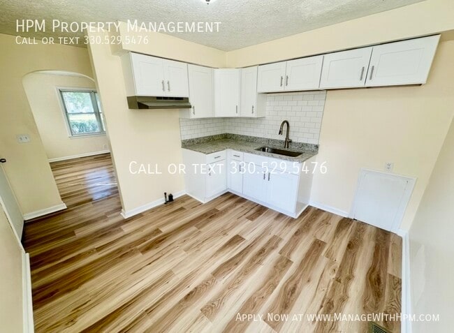 Building Photo - 3035 33rd St NE