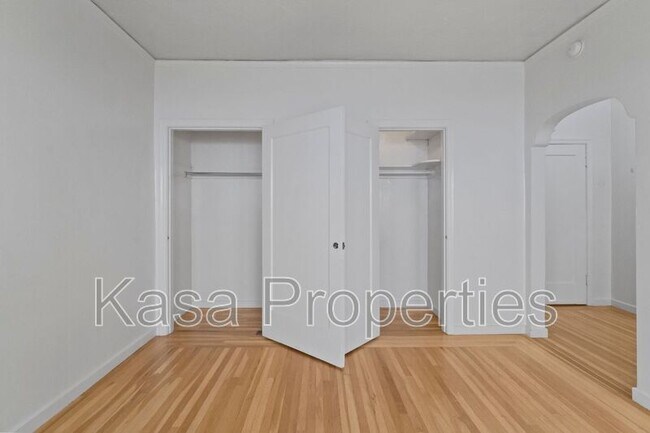 Building Photo - 1856 Spruce St