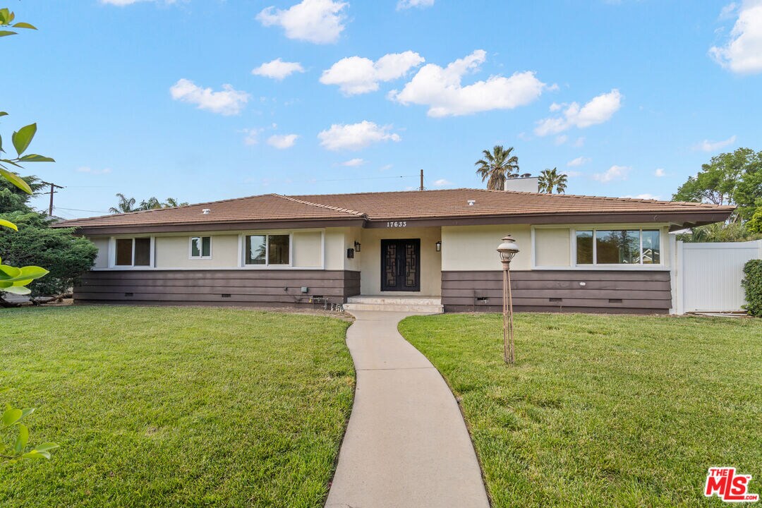 Primary Photo - 17633 Nordhoff St