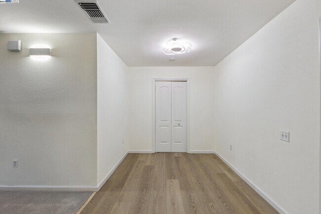 Building Photo - 1315 Alma Ave