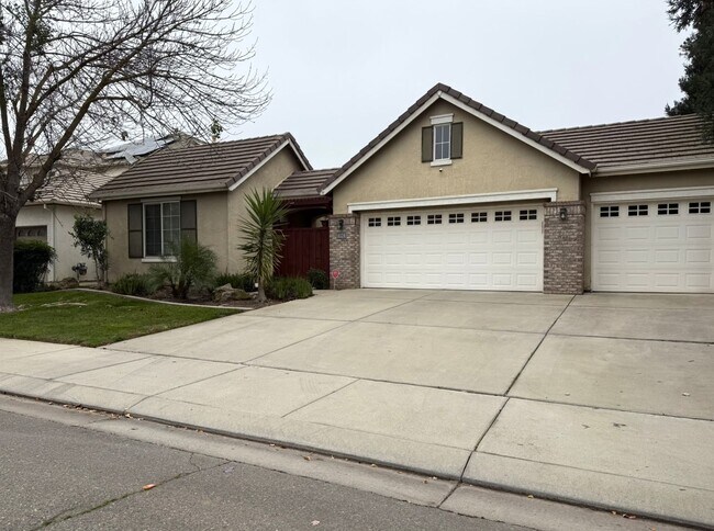 Foto del edificio - Polished and Chic 4/2 Available NOW!!