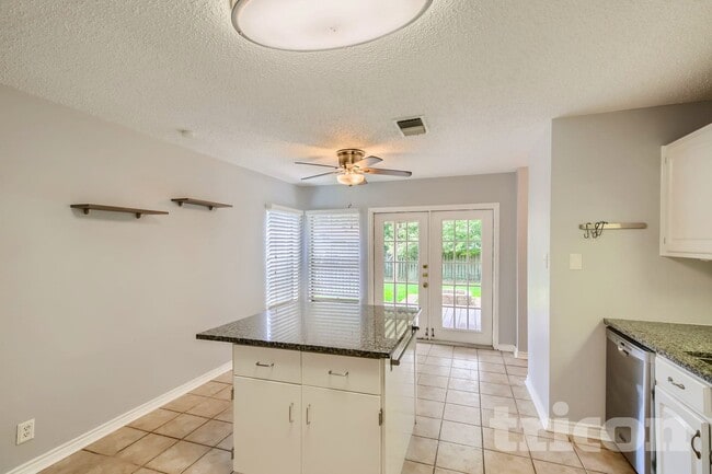 Building Photo - 6934 Sunshine Tree Dr