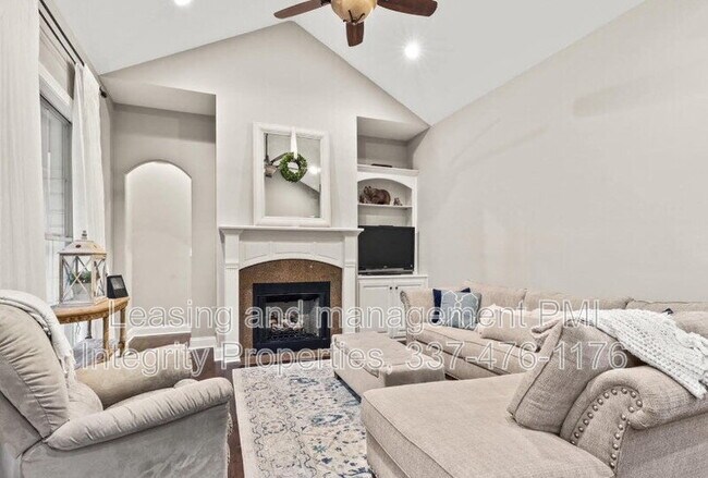 Foto del edificio - 303 Chimney Rock Blvd