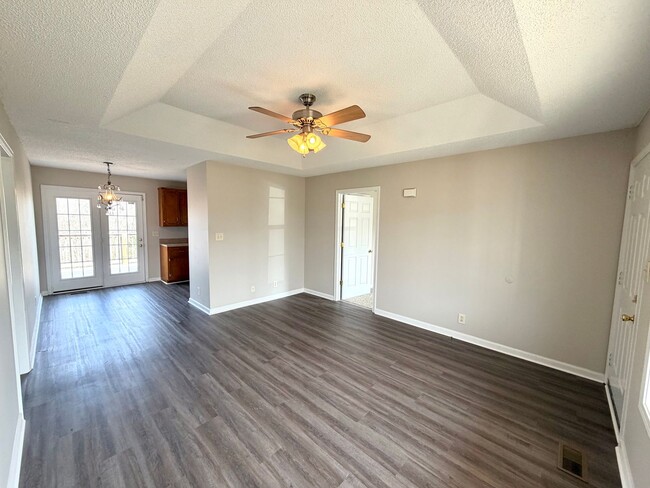 Building Photo - 935 Lindsey Dr