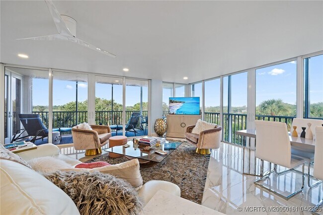Foto del edificio - 669 NE Plantation Rd