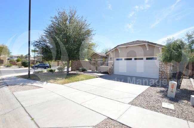Building Photo - 3033 E Tonto Dr