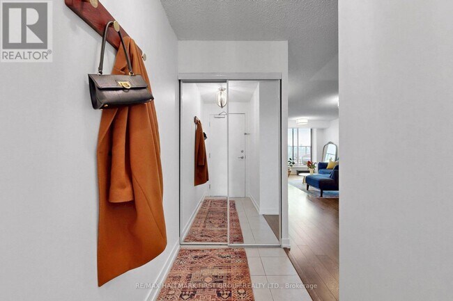 Building Photo - 812 Lansdowne Ave