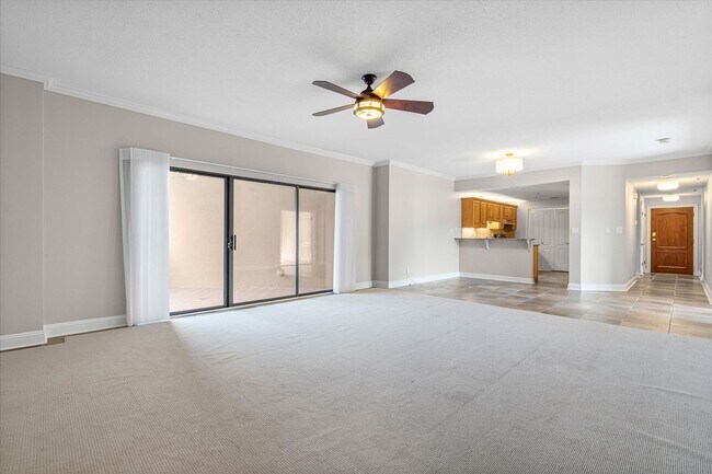Foto del edificio - GREAT COMMUTE & AMENITIES