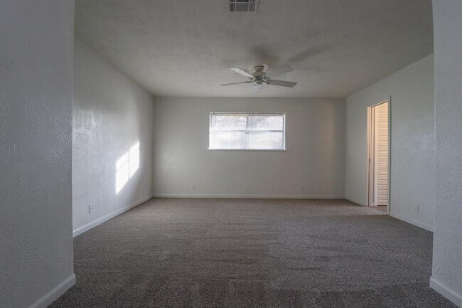 Foto del edificio - 5335 Cambridge Ln